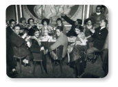 André Kertész (Kertész Andor, 1894 - 1985) magyar származású, világhírű fotóművész.- Kép: Celebration after presentation of futuristic ballet, Paris 1929.