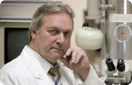 Prof. Dr. Freund Tamás (1959 -), az MTA tagja, agykutató.