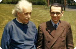 Miről beszélgettek? A logikáról? Jobbra Kurt Gödel világhírű osztrák matematikus (1906 - 1978). - Nézz bele Jim Holt könyvébe: Amikor Einstein Gödellel sétált - kirándulás az értelem peremén (Typotex).