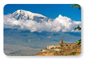 A világ régi monostorai. - A képen a 17. században alapított Hor Virap ("mély verem", angol alakja Khor Virap) monostor látható Örményország délnyugati részén, a háttérben az Ararát, az örmények nemzeti jelképe.