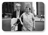 Szuper frizurák! Vivian Maier (1926 – 2009) amatőr utcai fotós a francia Doisneau amerikai megfelelője. Képei 2007-ig teljesen ismeretlenek voltak, egy aukciósház árverésén kerültek napvilágra.  – Dorothea Lange képeit is nézd meg!