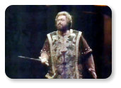Verdi: Trubadur, Di quella pira (Ó, szörnyű máglya): Manrico áriája, 3. felvonás. A >Tr2 linken nézd meg az opera rövidített, de könnyen érthető :) cselekményét!