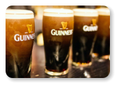 A Guinness nem értesült arról, hogy egy rendes sör esetében a buborékoknak felfelé kellene szállni a pohárban, ezért szakemberei - kalandvágyó ivók számára - egy antigravitációs italt főztek. – A linken kattints a gif-re. – G2: Lucy Guinness és férje.